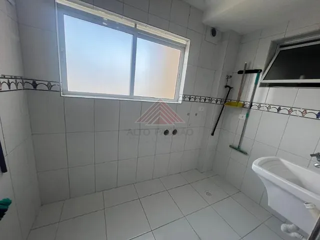 Apartamento com 93m² 3 quartos e 1 banheiro, para alugar, no bairro Vila Nossa Senhora das Vitórias em Mauá