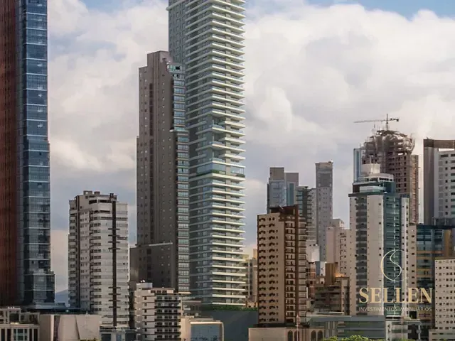 Apartamento com 402m² 4 quartos e 5 banheiros, à venda, no bairro Centro em Balneário Camboriú