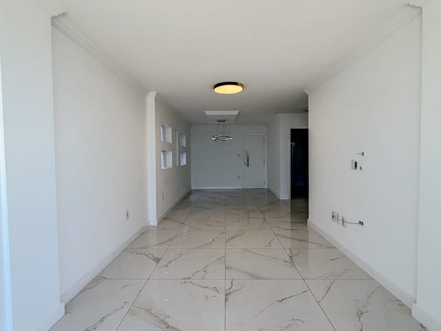 Apartamento 3 quartos e 2 banheiros, à venda ou para alugar, no bairro Cavaleiros em Macaé