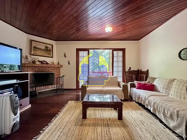 Apartamento com 110m² 3 quartos e 2 banheiros, à venda ou para alugar, no bairro Vila Floresta em Campos do Jordão