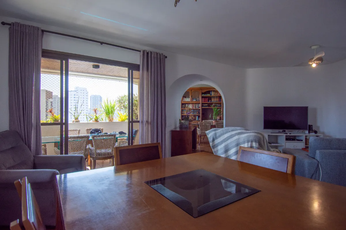 Apartamento para venda em Campo Belo com 4 quartos, sendo 2 suítes, 209m²