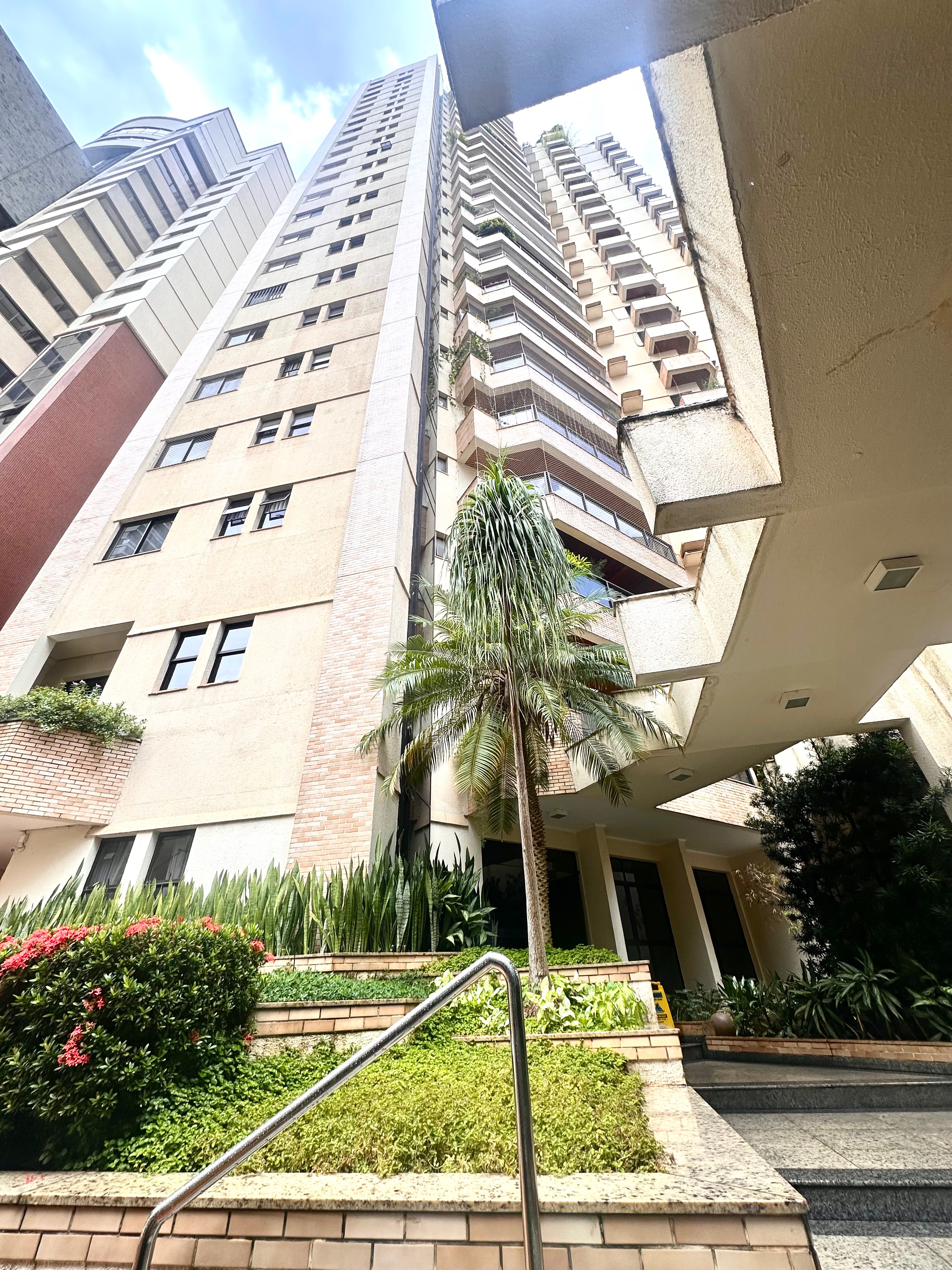 Apartamento à venda, com 242m2, 4 suítes, Setor Bueno, Goiânia, GO