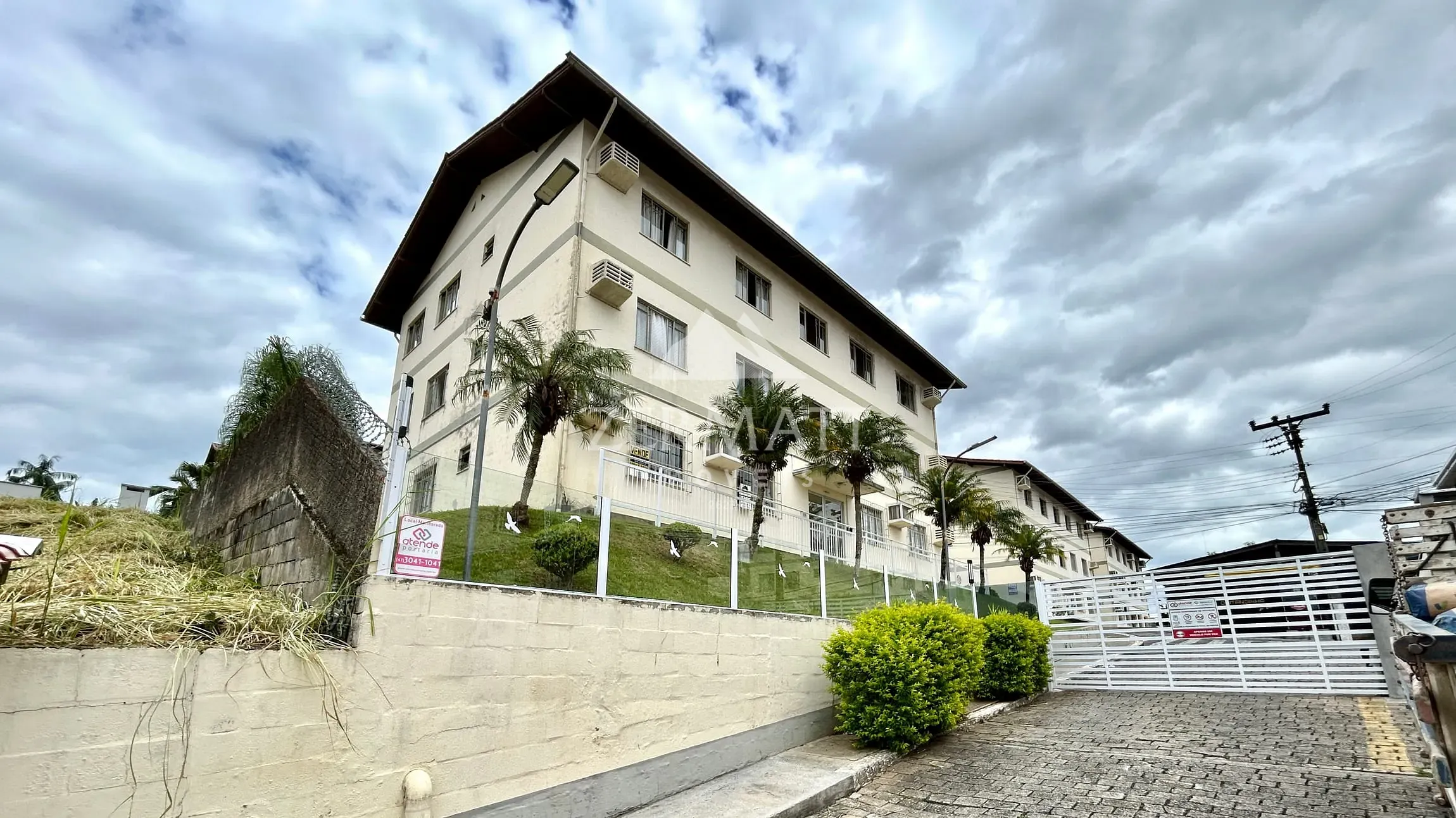 Apartamento semi mobiliado com 91m em condomínio tranquilo - foto 1