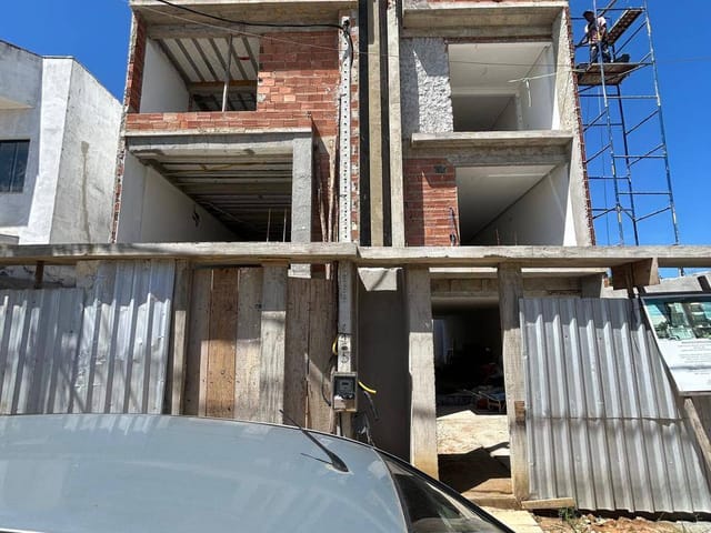 Casa 3 quartos e 3 banheiros, à venda, no bairro Jardim Vitória em Macaé