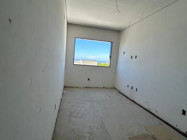 Casa 3 quartos e 3 banheiros, à venda, no bairro Jardim Vitória em Macaé