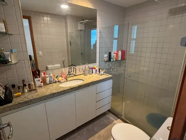 Apartamento 3 quartos e 4 banheiros, para alugar, no bairro Ilha do Retiro em Recife