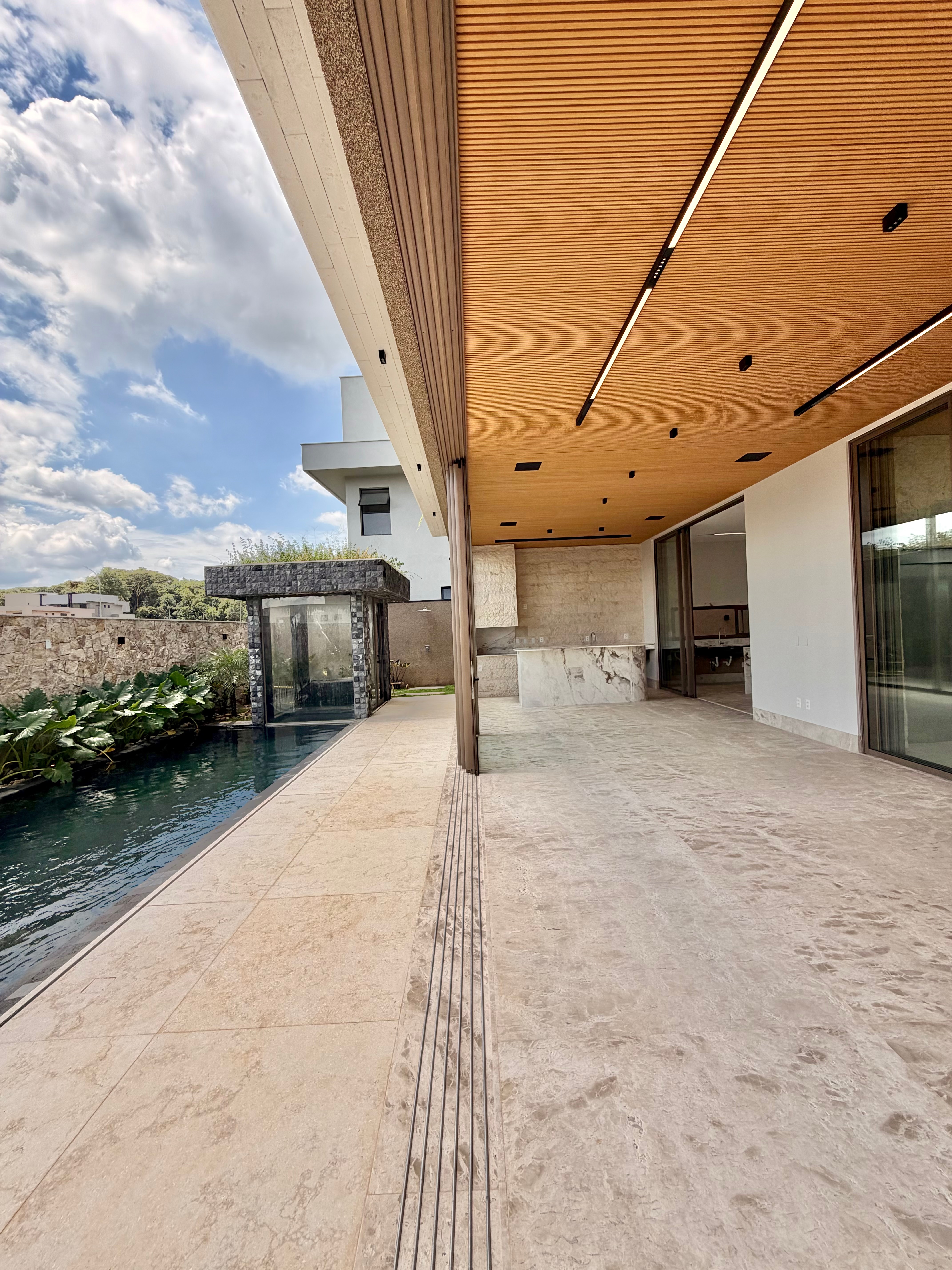 Sobrado à venda com 440 m2 de construção, 5 suítes, Jardins França, Goiânia, GO