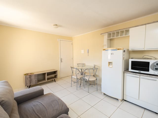 Apartamento 2 quartos e 1 banheiro, para alugar, no bairro Três Vendas em Pelotas
