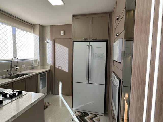 Apartamento com 352m² 4 quartos e 5 banheiros, à venda, no bairro Centro em Ponta Grossa
