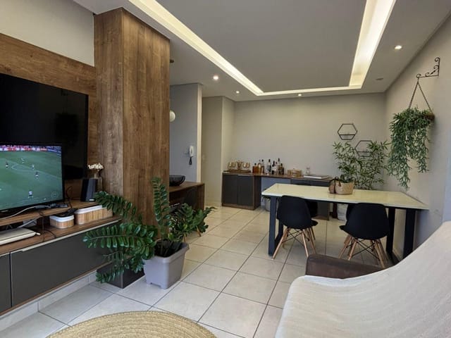 Apartamento 3 quartos e 2 banheiros, para alugar, no bairro Glória em Macaé