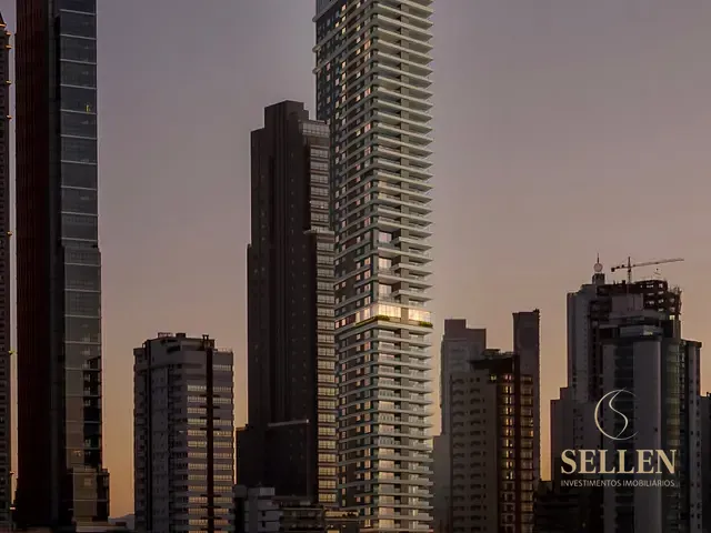 Apartamento com 310m² 4 quartos e 5 banheiros, à venda, no bairro Centro em Balneário Camboriú