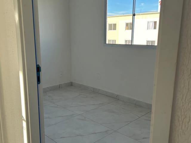Apartamento 2 quartos e 1 banheiro, para alugar, no bairro Residencial Flores do Cerrado em Goiânia