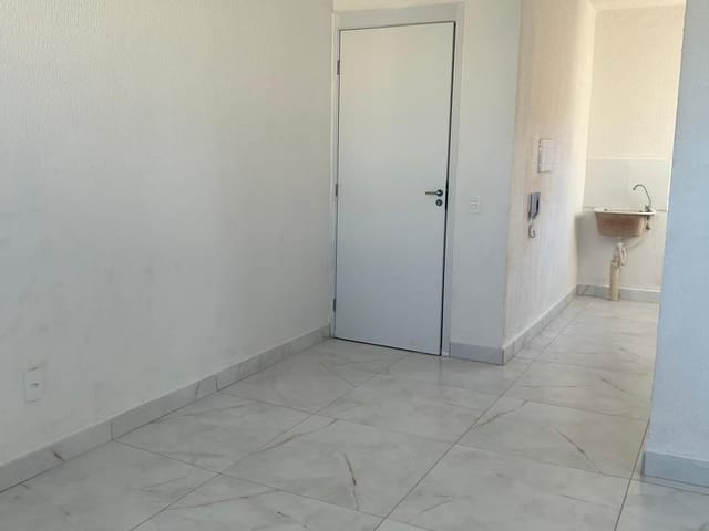 Apartamento 2 quartos e 1 banheiro, para alugar, no bairro Residencial Flores do Cerrado em Goiânia
