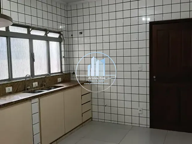Apartamento com 277m² 4 quartos e 1 banheiro, para alugar, no bairro Centro em Pouso Alegre