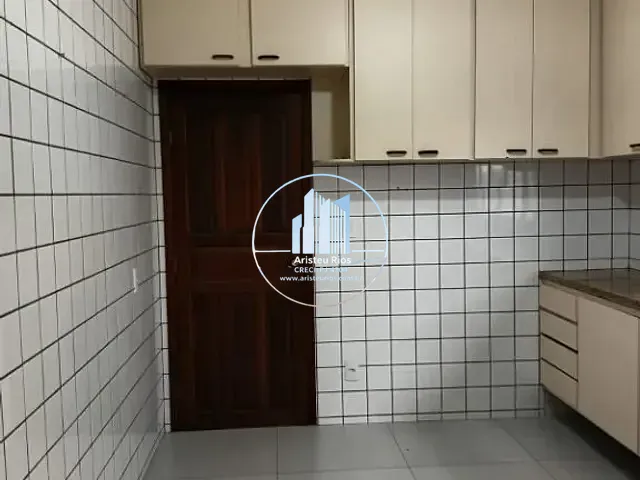 Apartamento com 277m² 4 quartos e 1 banheiro, para alugar, no bairro Centro em Pouso Alegre