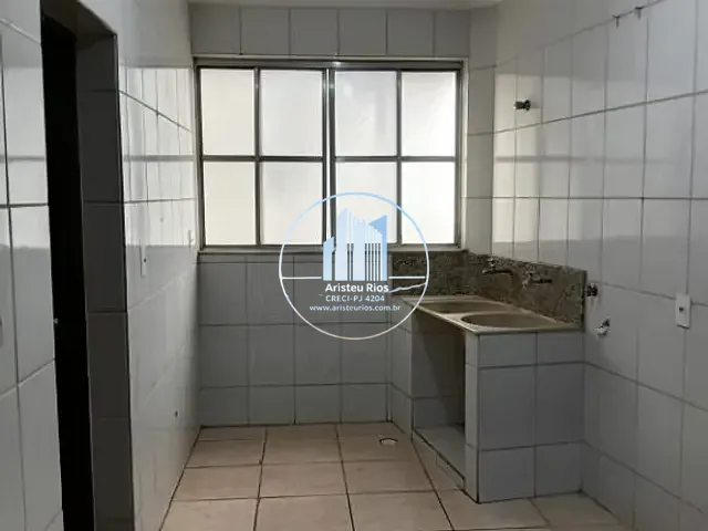 Apartamento com 277m² 4 quartos e 1 banheiro, para alugar, no bairro Centro em Pouso Alegre