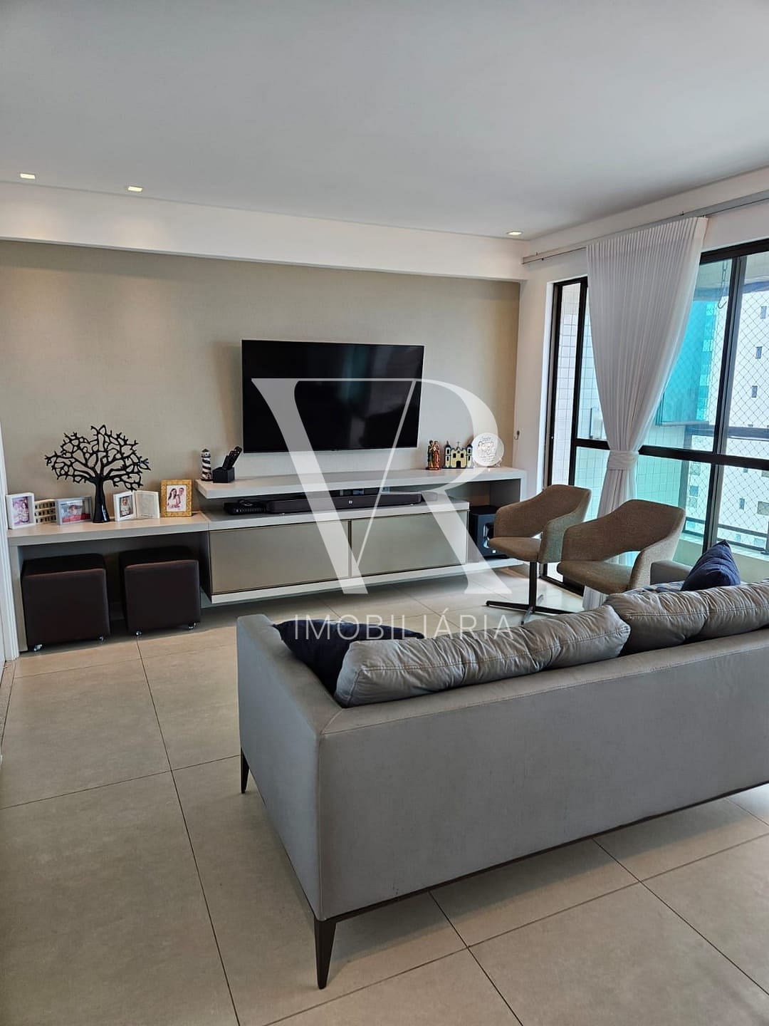Apartamento à venda com 3 quartos, 127m² - Foto 2