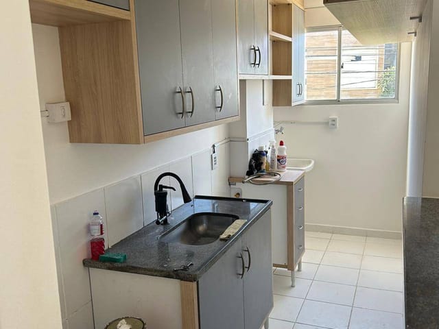 Apartamento 2 quartos e 2 banheiros, para alugar, no bairro Glória em Macaé