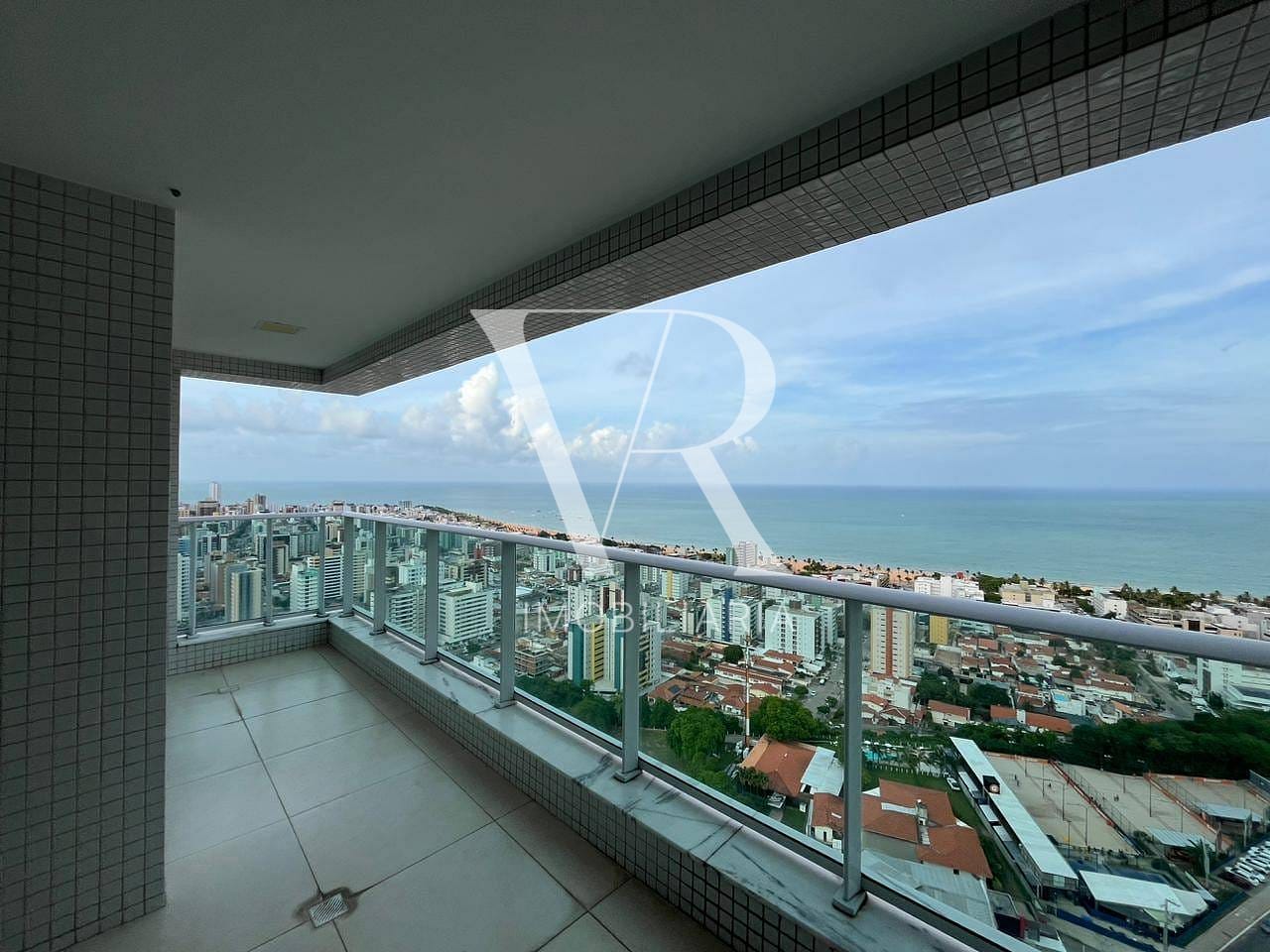 Apartamento à venda com 3 quartos, 109m² - Foto 1