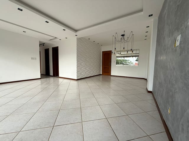Apartamento 3 quartos e 2 banheiros, à venda ou para alugar, no bairro Cavaleiros em Macaé