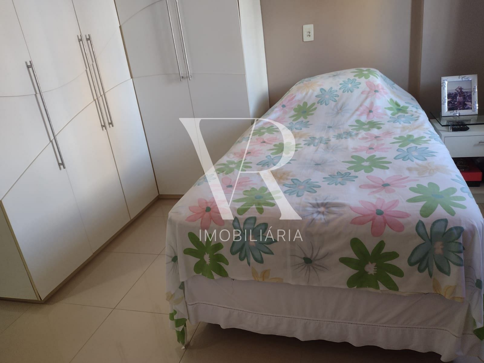 Apartamento à venda com 4 quartos, 197m² - Foto 2