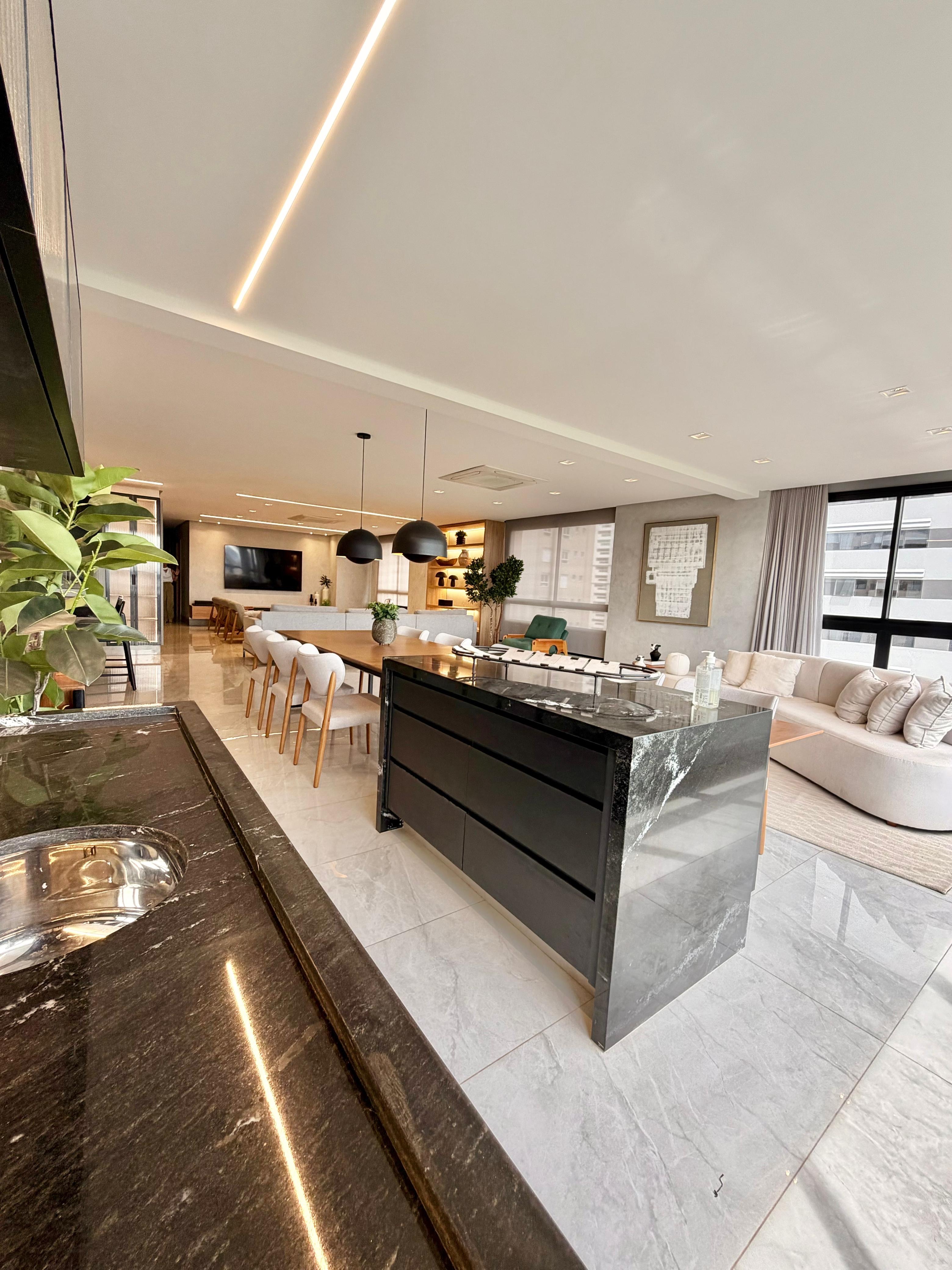 Apartamento mobiliado à venda, com 244 m², 4 suítes, nunca habitado no Jardim Goiás, Goiânia, GO