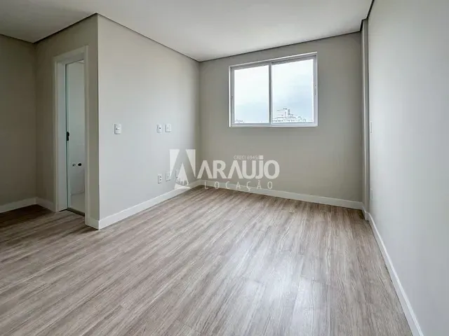 Apartamento 3 quartos e 2 banheiros, para alugar, no bairro Fiúza Lima em Itajaí