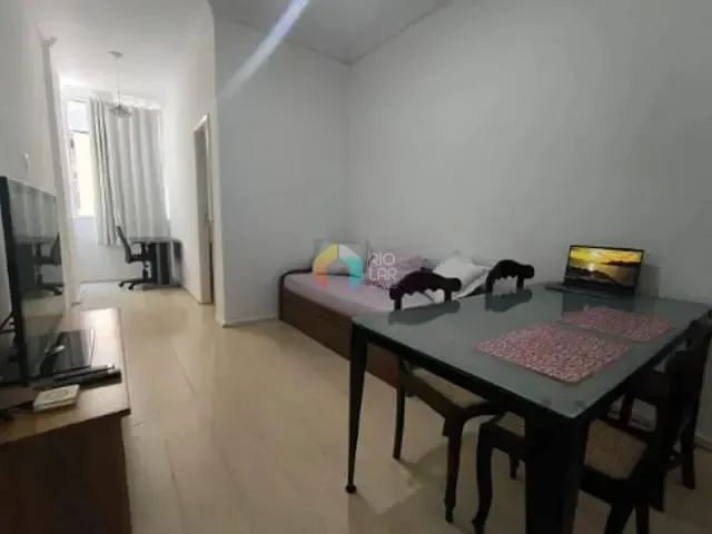 Apartamento 2 quartos e 2 banheiros, à venda, no bairro Copacabana em Rio de Janeiro