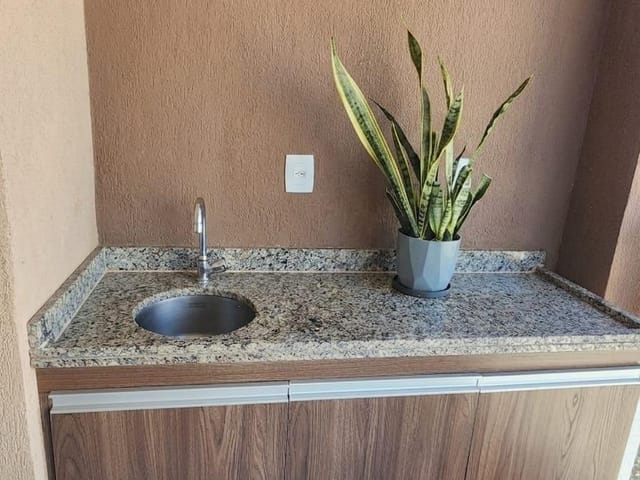 Apartamento 3 quartos e 2 banheiros, para alugar, no bairro Glória em Macaé
