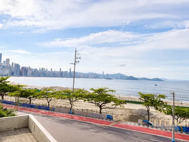 Apartamento com 220m² 3 quartos e 4 banheiros, à venda, no bairro Centro em Balneário Camboriú