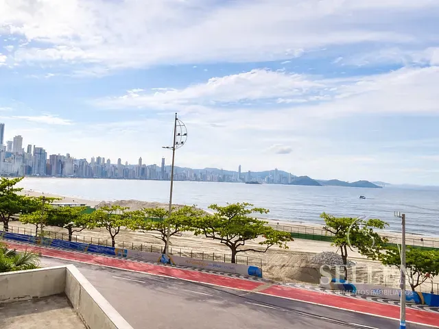 Apartamento com 220m² 3 quartos e 4 banheiros, à venda, no bairro Centro em Balneário Camboriú