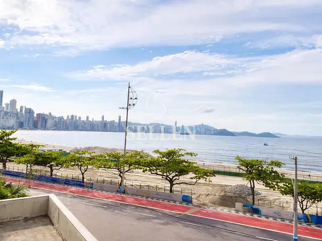 Apartamento com 220m² 3 quartos e 4 banheiros, à venda, no bairro Centro em Balneário Camboriú