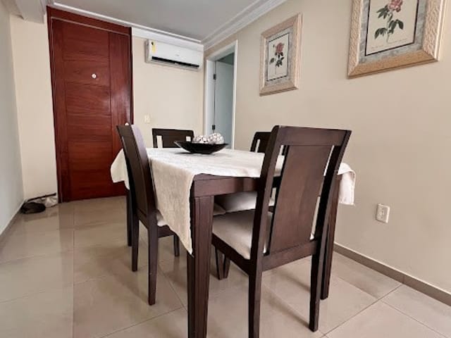 Apartamento 2 quartos e 3 banheiros, para alugar, no bairro Cavaleiros em Macaé