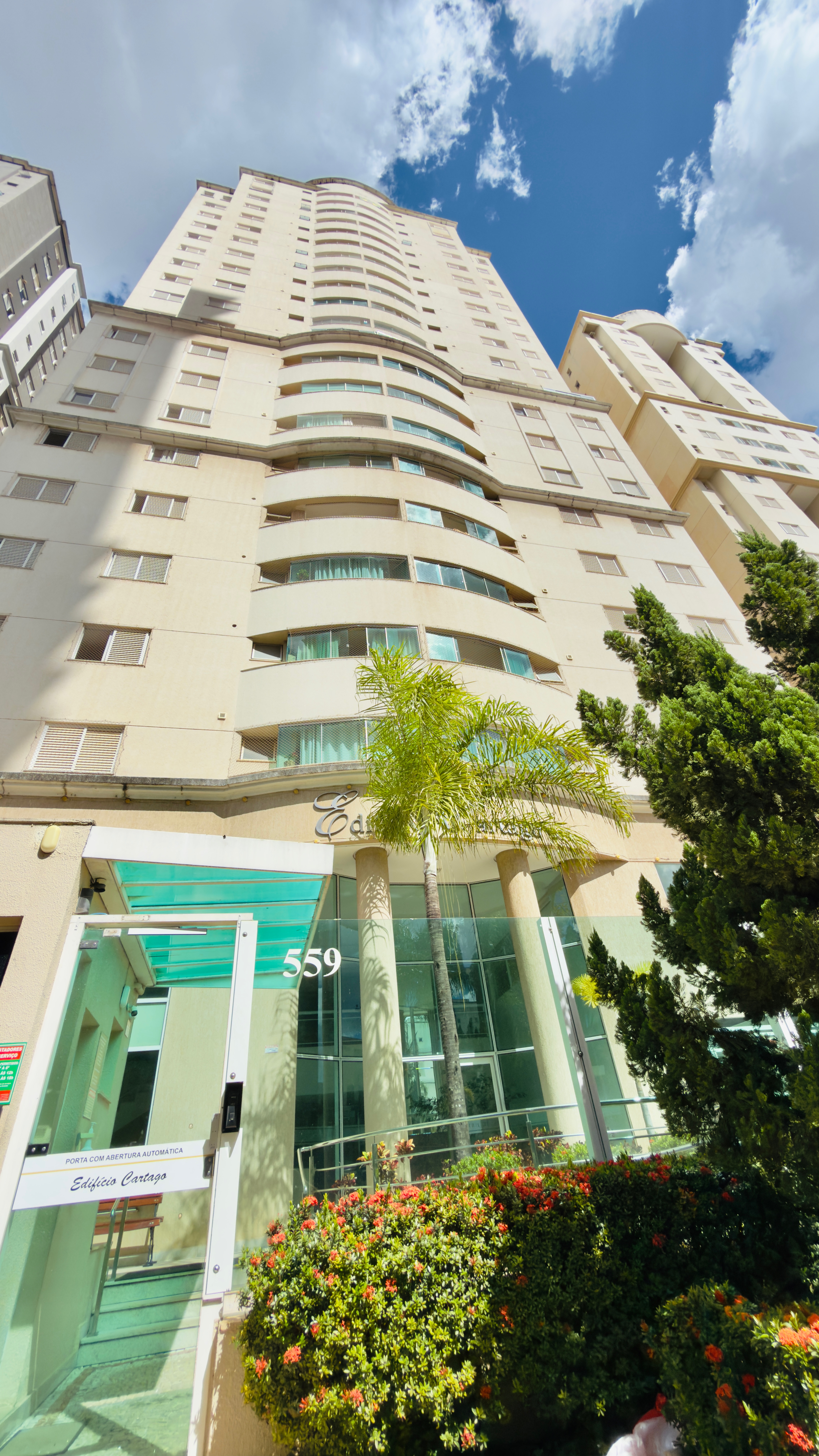 Apartamento à venda, de 105m2, 3 suítes, 2 vagas, no Edifício Cartago, Setor Bueno, Goiânia, GO