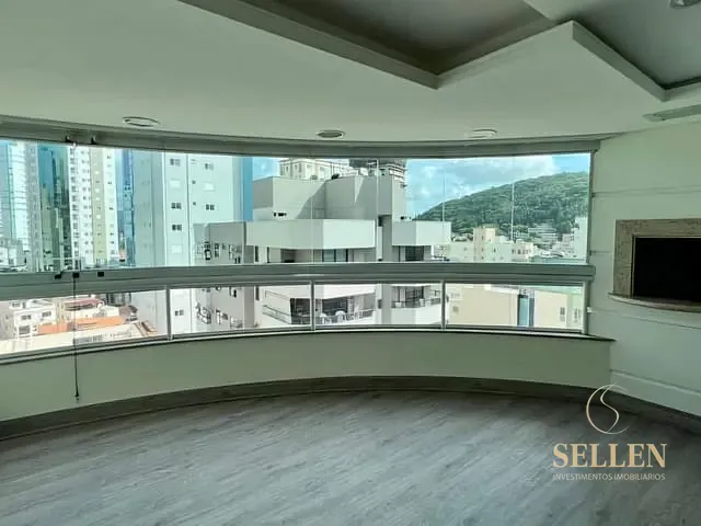 Apartamento com 196m² 3 quartos e 2 banheiros, à venda, no bairro Centro em Balneário Camboriú