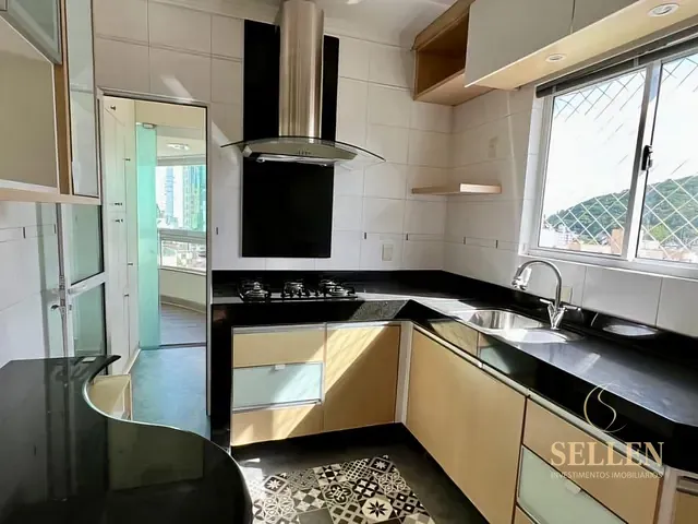 Apartamento com 196m² 3 quartos e 2 banheiros, à venda, no bairro Centro em Balneário Camboriú