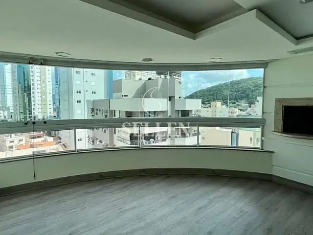 Apartamento com 196m² 3 quartos e 2 banheiros, à venda, no bairro Centro em Balneário Camboriú