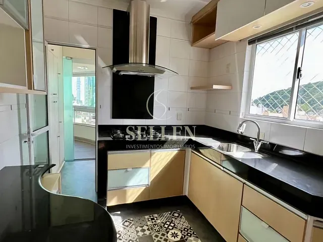 Apartamento com 196m² 3 quartos e 2 banheiros, à venda, no bairro Centro em Balneário Camboriú