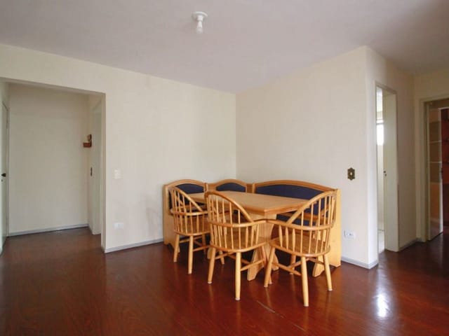 Apartamento 2 quartos e 2 banheiros, para alugar, no bairro Bigorrilho em Curitiba