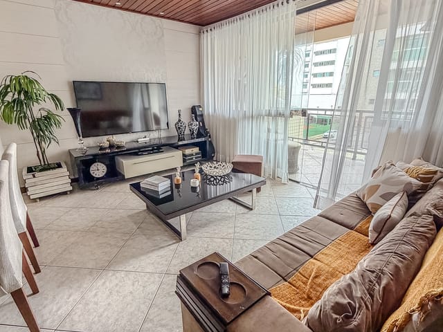 Apartamento com 324m² 3 quartos e 2 banheiros, à venda, no bairro Riviera Fluminense em Macaé