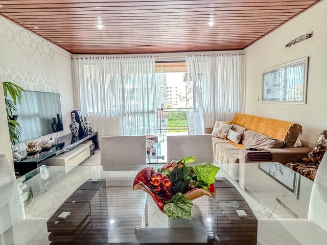 Apartamento com 324m² 3 quartos e 2 banheiros, à venda, no bairro Riviera Fluminense em Macaé