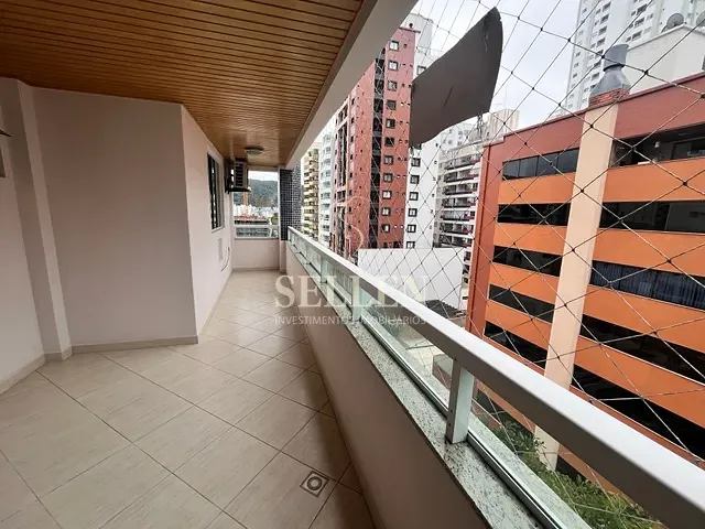 Apartamento com 121m² 2 quartos e 2 banheiros, para alugar, no bairro Centro em Balneário Camboriú