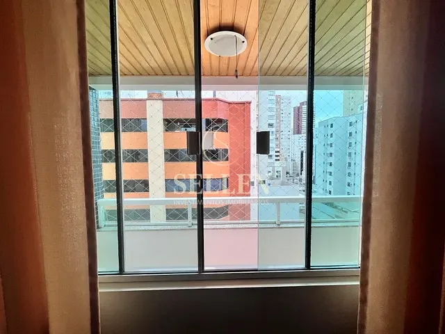 Apartamento com 121m² 2 quartos e 2 banheiros, para alugar, no bairro Centro em Balneário Camboriú