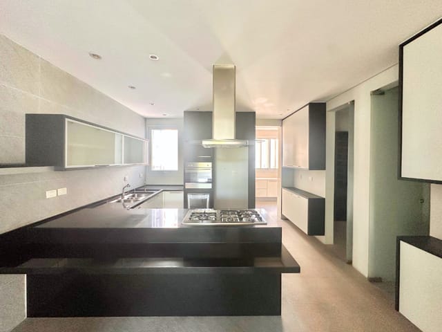 Apartamento com 227m² 3 quartos e 3 banheiros, à venda, no bairro Itaim Bibi em São Paulo