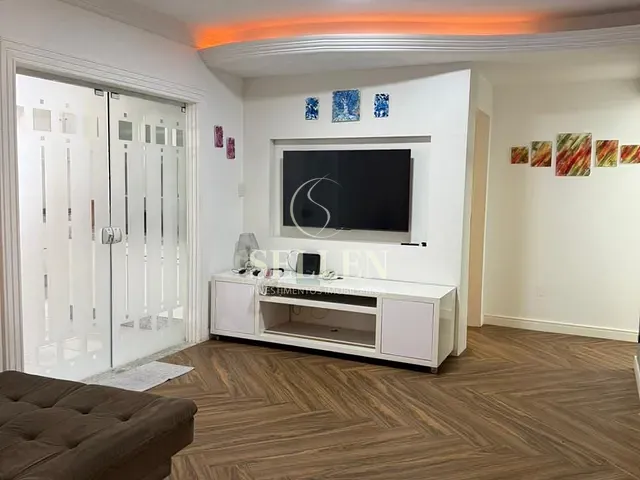 Apartamento com 230m² 3 quartos e 5 banheiros, à venda, no bairro Centro em Balneário Camboriú