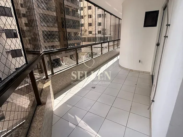 Apartamento com 230m² 3 quartos e 5 banheiros, à venda, no bairro Centro em Balneário Camboriú