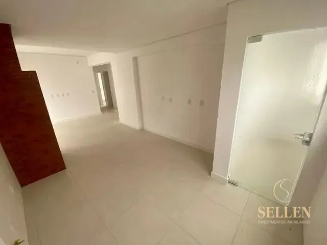 Apartamento 3 quartos e 3 banheiros, para alugar, no bairro Centro em Balneário Camboriú