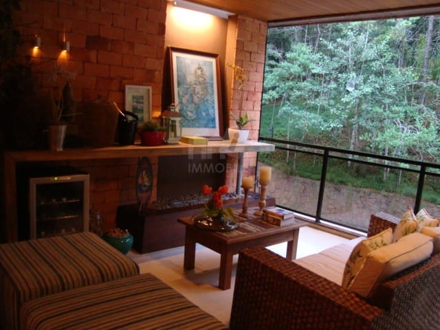 Apartamento à venda, no bairro Duarte Silveira em Petrópolis