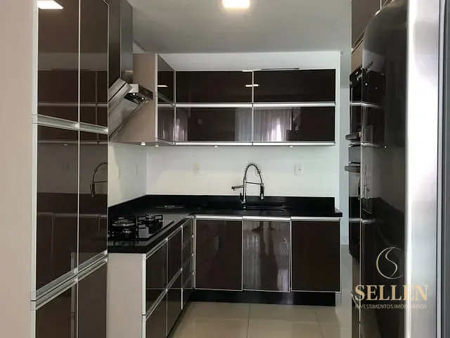 Apartamento 3 quartos e 2 banheiros, para alugar, no bairro Centro em Balneário Camboriú