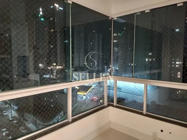 Apartamento 3 quartos e 2 banheiros, para alugar, no bairro Centro em Balneário Camboriú